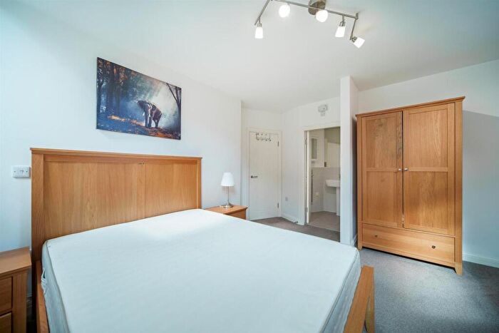 2 Bedroom Apartment For Sale In St. Peters Hall, The Calls, Leeds City Centre, LS2
