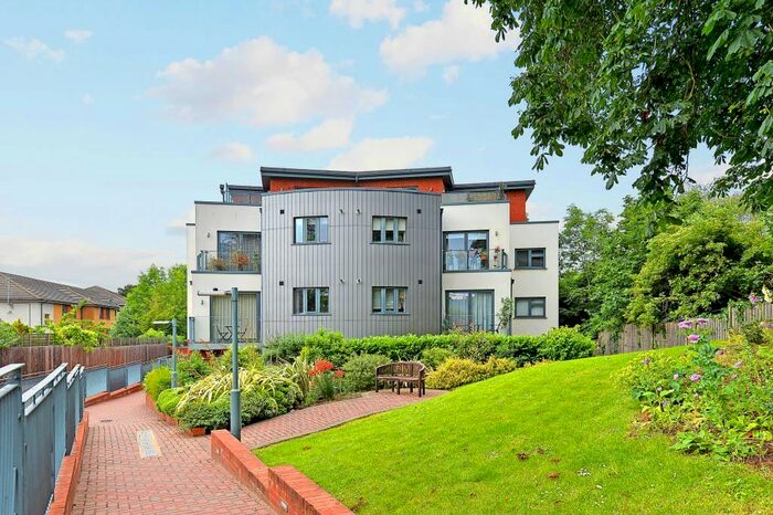 3 Bedroom Flat To Rent In Station Approach, Woodside Park N12