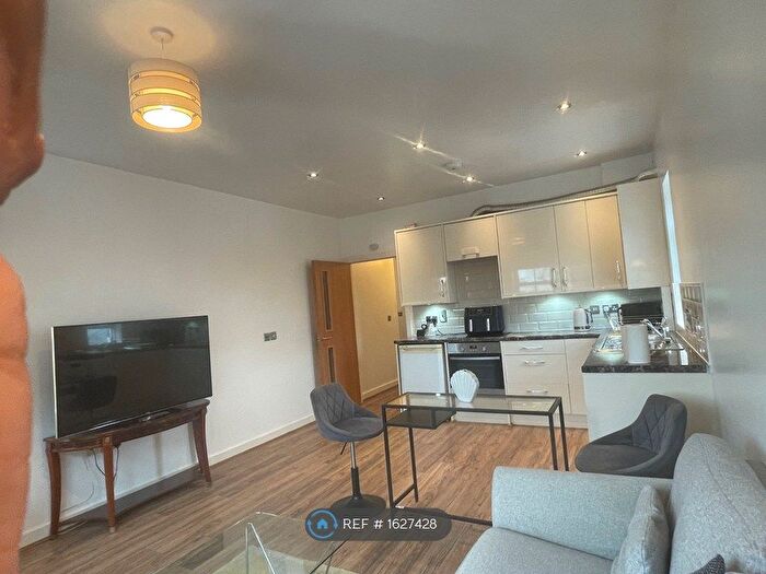 2 Bedroom Flat To Rent In Globe Lane, Poole, BH15