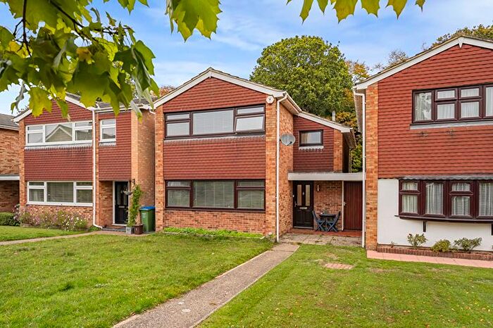 3 Bedroom Link Detached House For Sale In East Woodside, Bexley, DA5