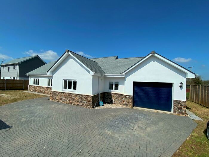 3 Bedroom Bungalow To Rent In Pancrasweek, EX22