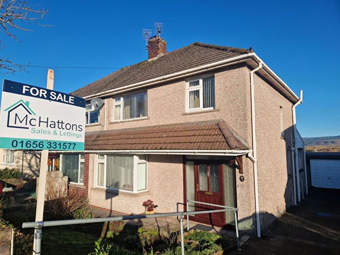 3 Bedroom Semi-Detached House For Sale In Heol Nant, North Cornelly, Bridgend, CF33