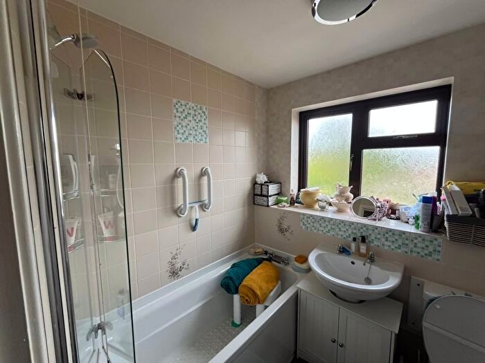 4 Bedroom Detached House For Sale In Tutbury Avenue, Wolverhampton, WV6