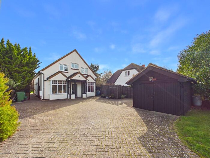 4 Bedroom Detached House For Sale In Pangbourne Road, Upper Basildon, RG8