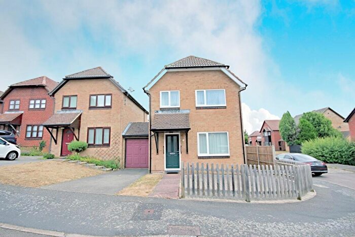 3 Bedroom Link Detached House For Sale In St Margarets Close, Barming, Maidstone, ME16