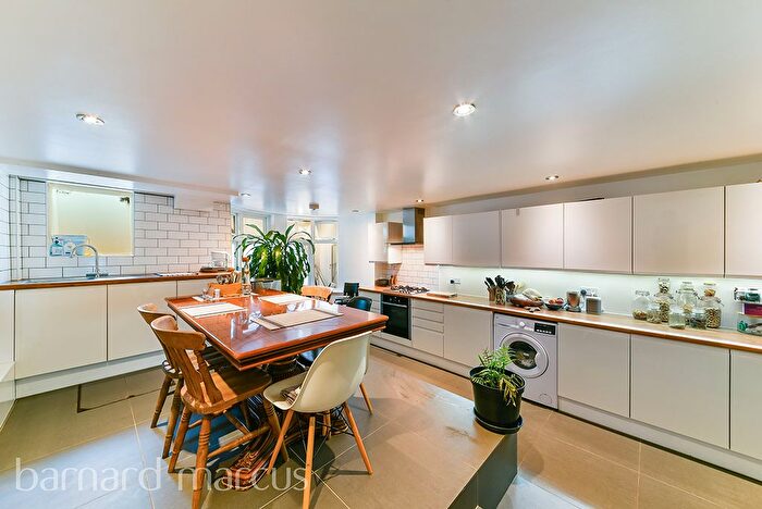 2 Bedroom Flat To Rent In Biscay Road, London, W6