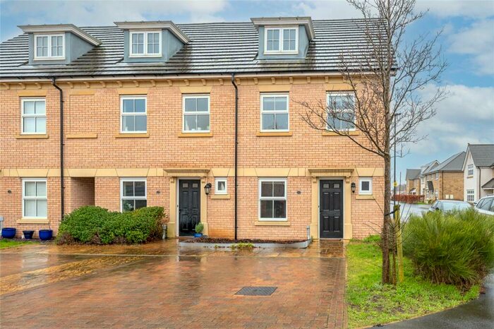 4 Bedroom End Of Terrace House For Sale In St. Andrews Walk, Newton Kyme, LS24