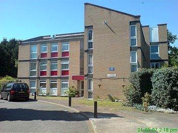 1 Bedroom Flat To Rent In Lingfield Close, Bush Hill Park, EN1