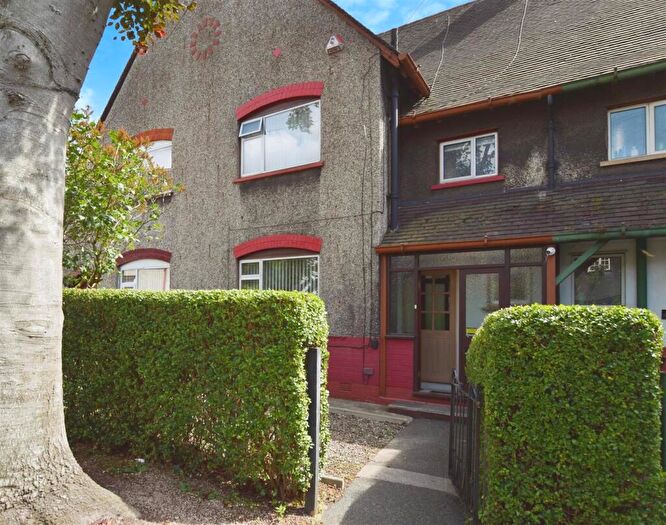 3 Bedroom Terraced House For Sale In Beech Avenue, Garden Village, Hull, HU8