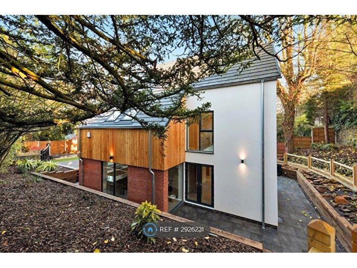 6 Bedroom Detached House To Rent In Elm Bank, Nottingham, NG3