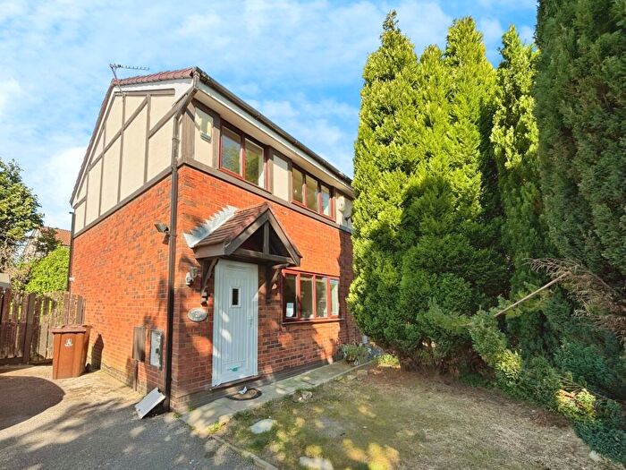 3 Bedroom Semi-Detached House For Sale In Queenhill Drive, Hyde, Greater Manchester, SK14