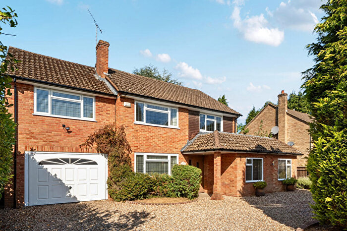 5 Bedroom Detached House For Sale In Tilsworth Road, Beaconsfield, HP9