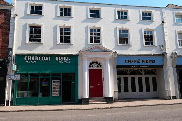 2 Bedroom Apartment For Sale In High Street, Lewes, BN7