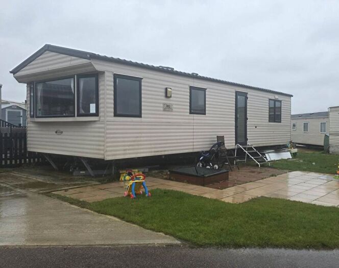 2 Bedroom Caravan For Sale In Flag Hill, Great Bentley, Colchester, CO7
