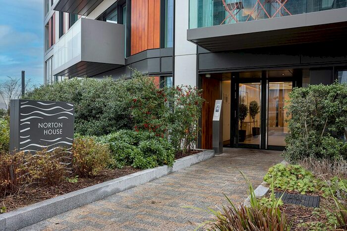 2 Bedroom Flat For Sale In Duke Of Wellington Avenue, Royal Arsenal, SE18