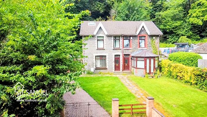 3 Bedroom Semi-detached House For Sale In Mill Place, Mountain Ash, CF45