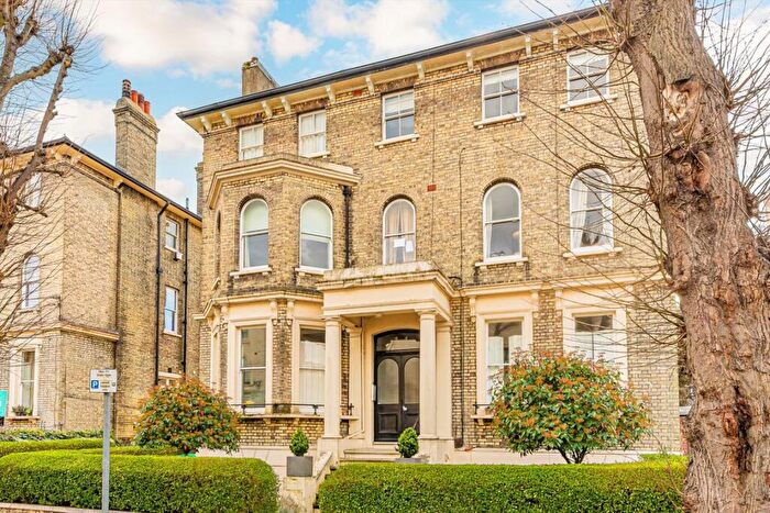 1 Bedroom Flat To Rent In Grove Road, Surbiton, KT6