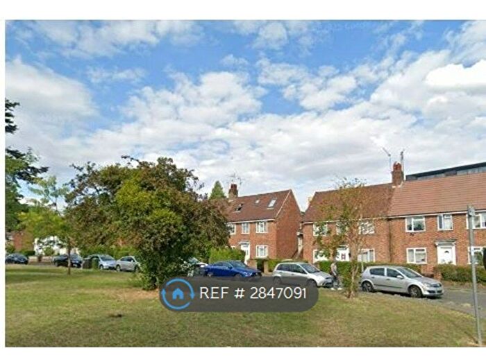 2 Bedroom Maisonette To Rent In Beechwood Gardens, Slough, SL1