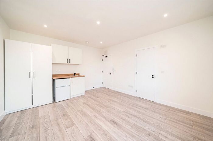 1 Bedroom Flat To Rent In Tooting Bec Road, London, SW17
