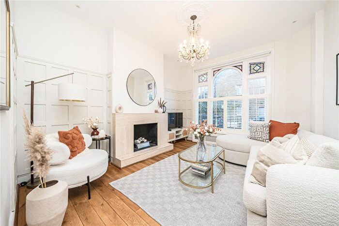 2 Bedroom Flat To Rent In Bovingdon Road, London, SW6