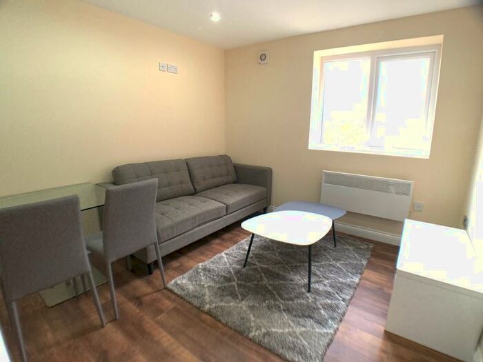 1 Bedroom Flat To Rent In Kirkstall Gate, Leeds, LS5