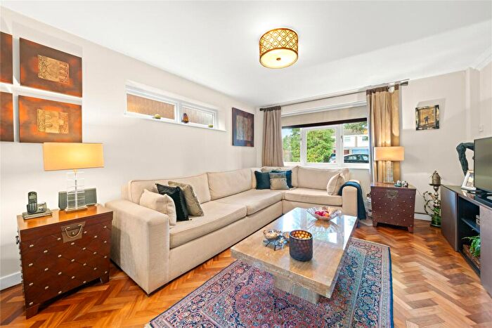 4 Bedroom Detached House For Sale In Netherby Park, Weybridge, Surrey, KT13