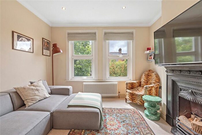 2 Bedroom Maisonette For Sale In Diana Road, Walthamstow, London, E17