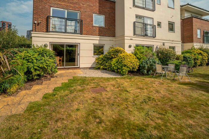 2 Bedroom Flat To Rent In Mill Pond Close, London, SW8