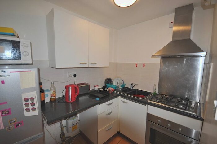 3 Bedroom Flat To Rent In Wheeler Gardens, Islington, N1
