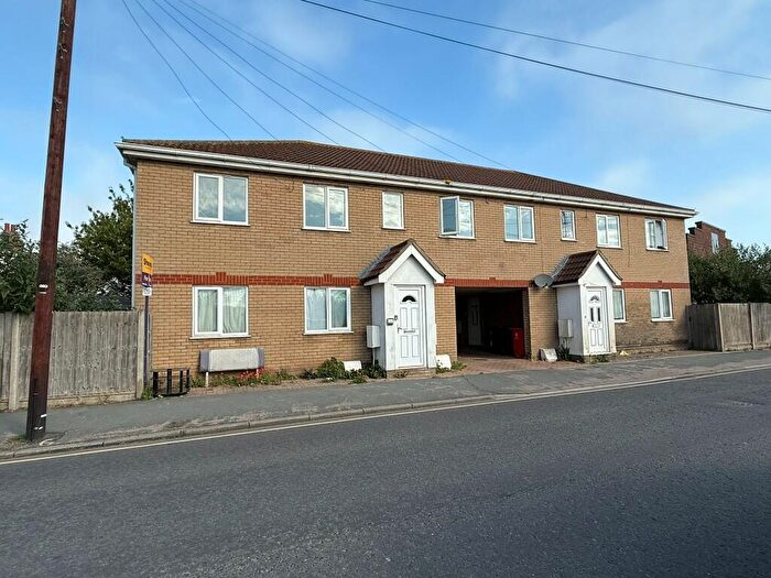 2 Bedroom Flat For Sale In Oxford Road, Clacton-On-Sea, Essex, CO15
