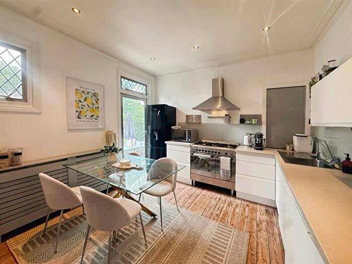 2 Bedroom Maisonette To Rent In Panmuir Road, West Wimbledon, SW20