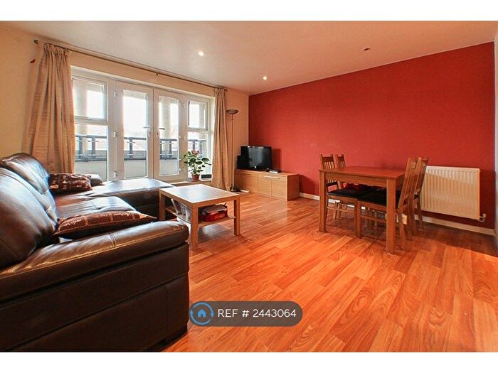 2 Bedroom Flat To Rent In Merrion Court, Ruislip, HA4