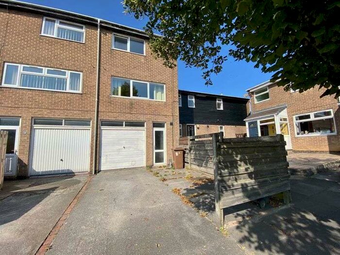 Houses for sale & to rent in NE28 9AA, Bourtree Close, Battle Hill Wallsend