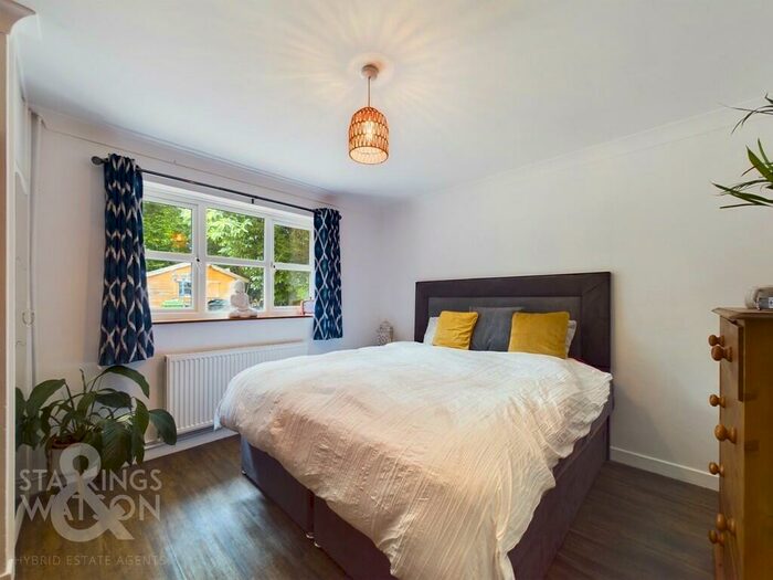 4 Bedroom Detached Bungalow For Sale In Yarmouth Road, Broome, Bungay, NR35