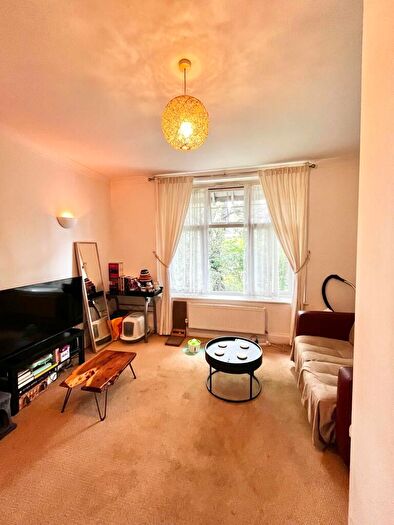 2 Bedroom Flat To Rent In Surrey Road, Westbourne, Bournemouth, BH4
