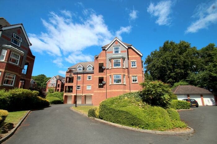 2 Bedroom Flat To Rent In Allerton Park, Leeds, West Yorkshire, LS7