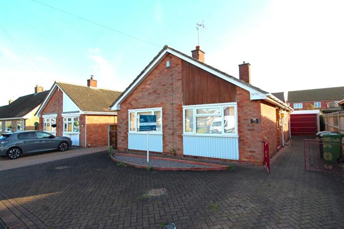 3 Bedroom Detached Bungalow For Sale In Oakdale Avenue, Stanground, Peterborough, PE2