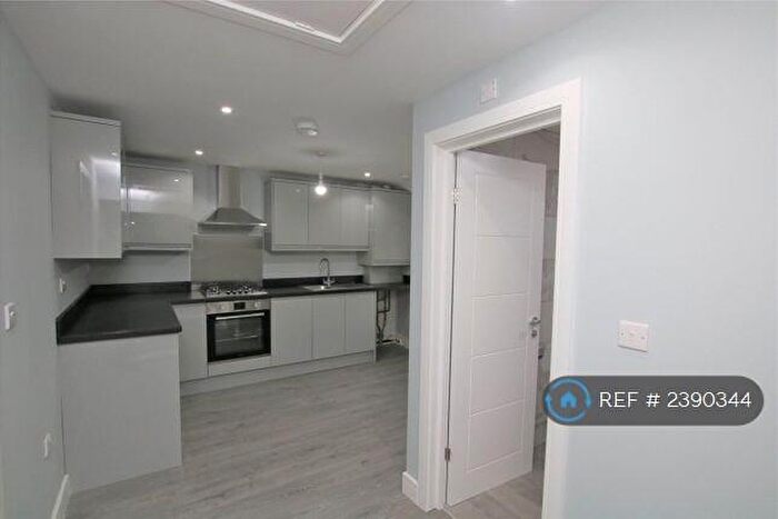 3 Bedroom Maisonette To Rent In Ainsdale Crescent, Reading, RG30