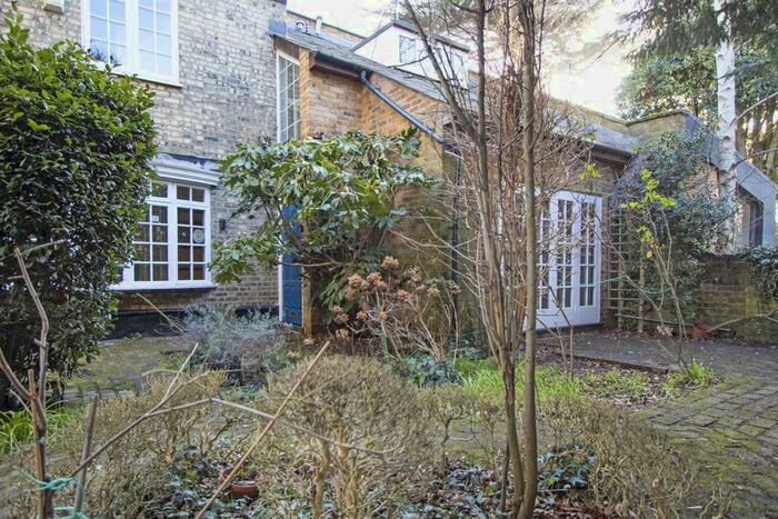 2 Bedroom Property To Rent In Cromwell Road, Teddington, TW11