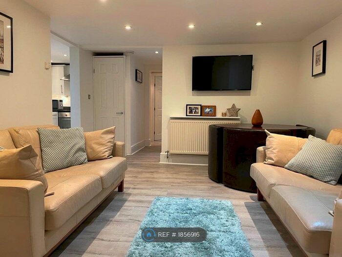 2 Bedroom Flat To Rent In Silverdale Road, Manchester, M21