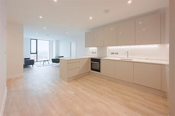 2 Bedroom Apartment To Rent In Fifve, M3