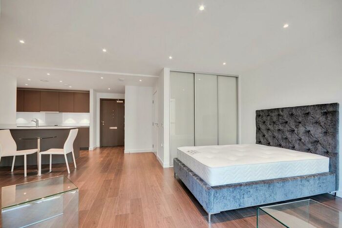 Apartment To Rent In Pinnacle Apartments, Saffron Central Square, Croydon, CR0