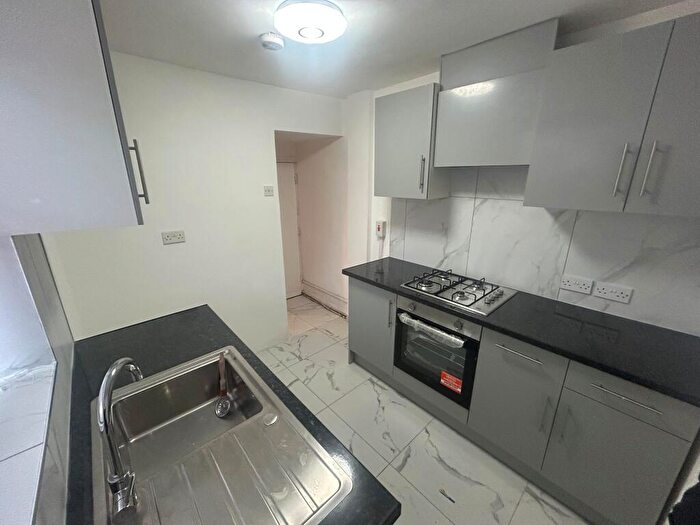 3 Bedroom House To Rent In Esmond Street, L6