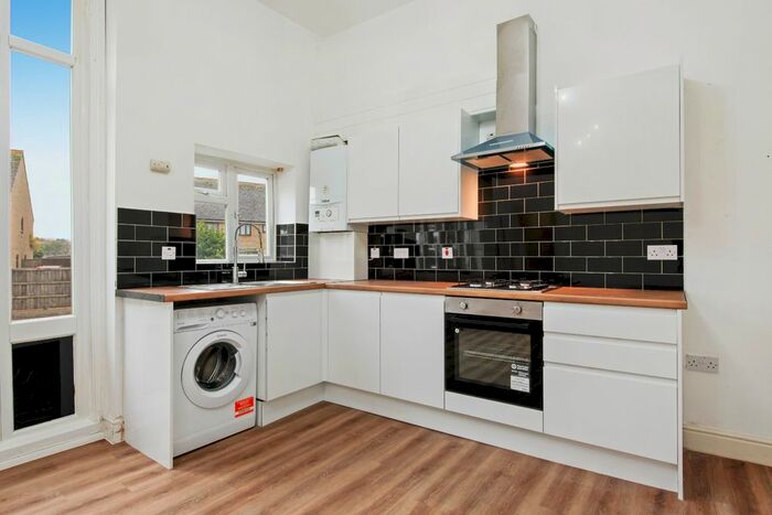 3 Bedroom Flat To Rent In Eltham Road, London, SE12