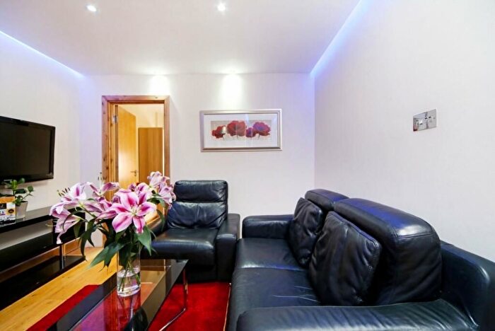 3 Bedroom Flat To Rent In Cumberland Court, Great Cumberland Place, W1H