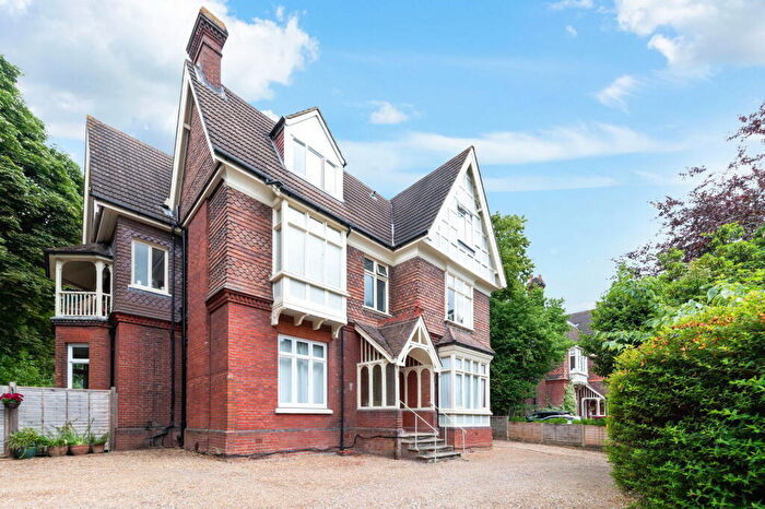 1 Bedroom Flat For Sale In Somers Road, Reigate, RH2