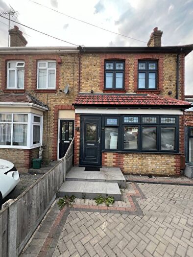 3 Bedroom Semi-Detached House To Rent In Pound Lane, Bowers Gifford, SS13