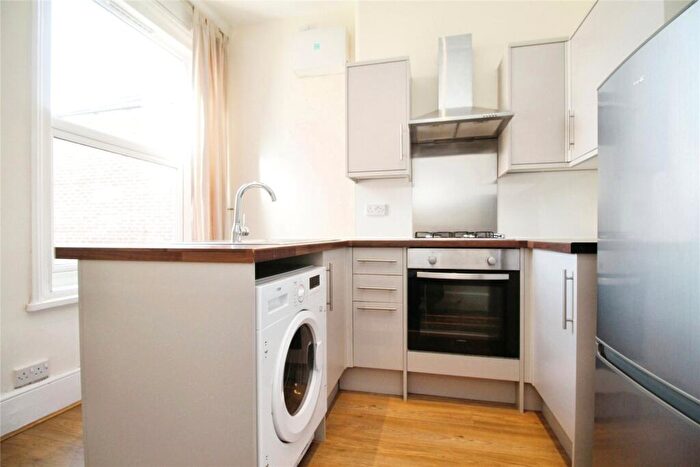 3 Bedroom Flat To Rent In Worthing Road, Southsea, Hampshire, PO5