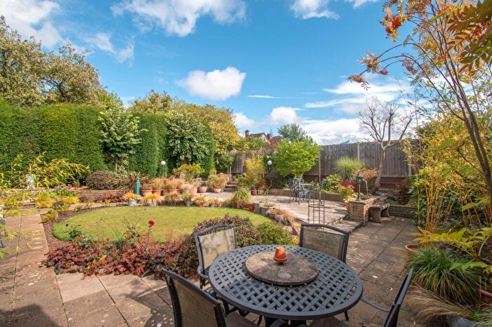 3 Bedroom Detached Bungalow For Sale In Upperton Rise, Leicester, LE3