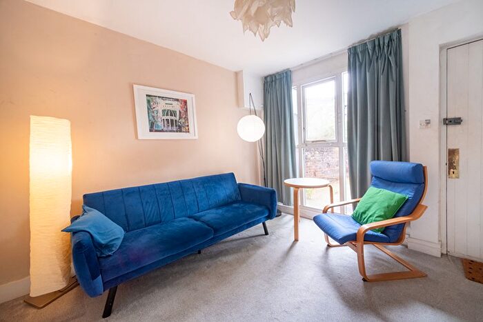1 Bedroom Flat To Rent In Clapham Road, London, SW9